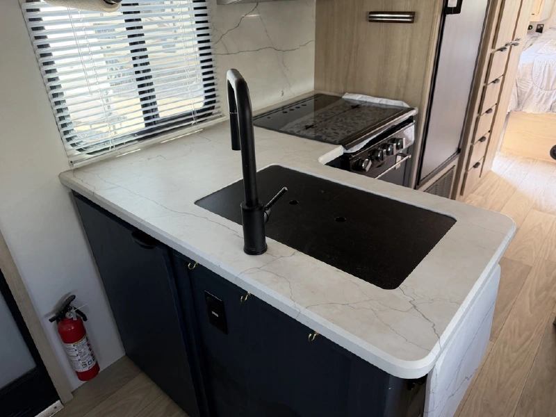 2023 WINNEBAGO MINNIE 2500FL
