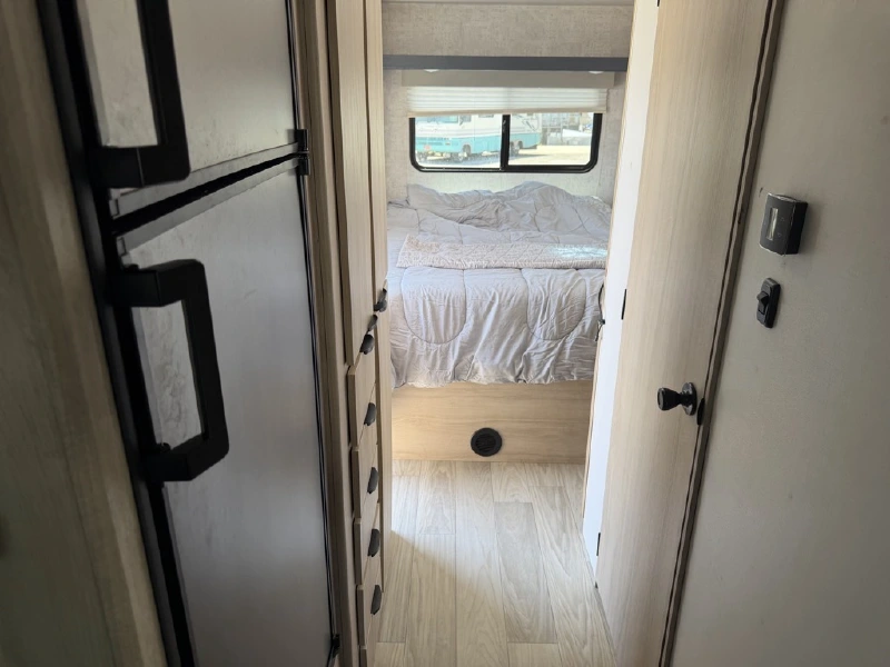 2023 WINNEBAGO MINNIE 2500FL