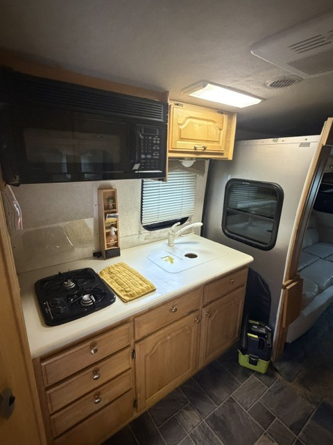 2005 Dynamax Corp ISATA 3 SERIES 24 FW in high point NC