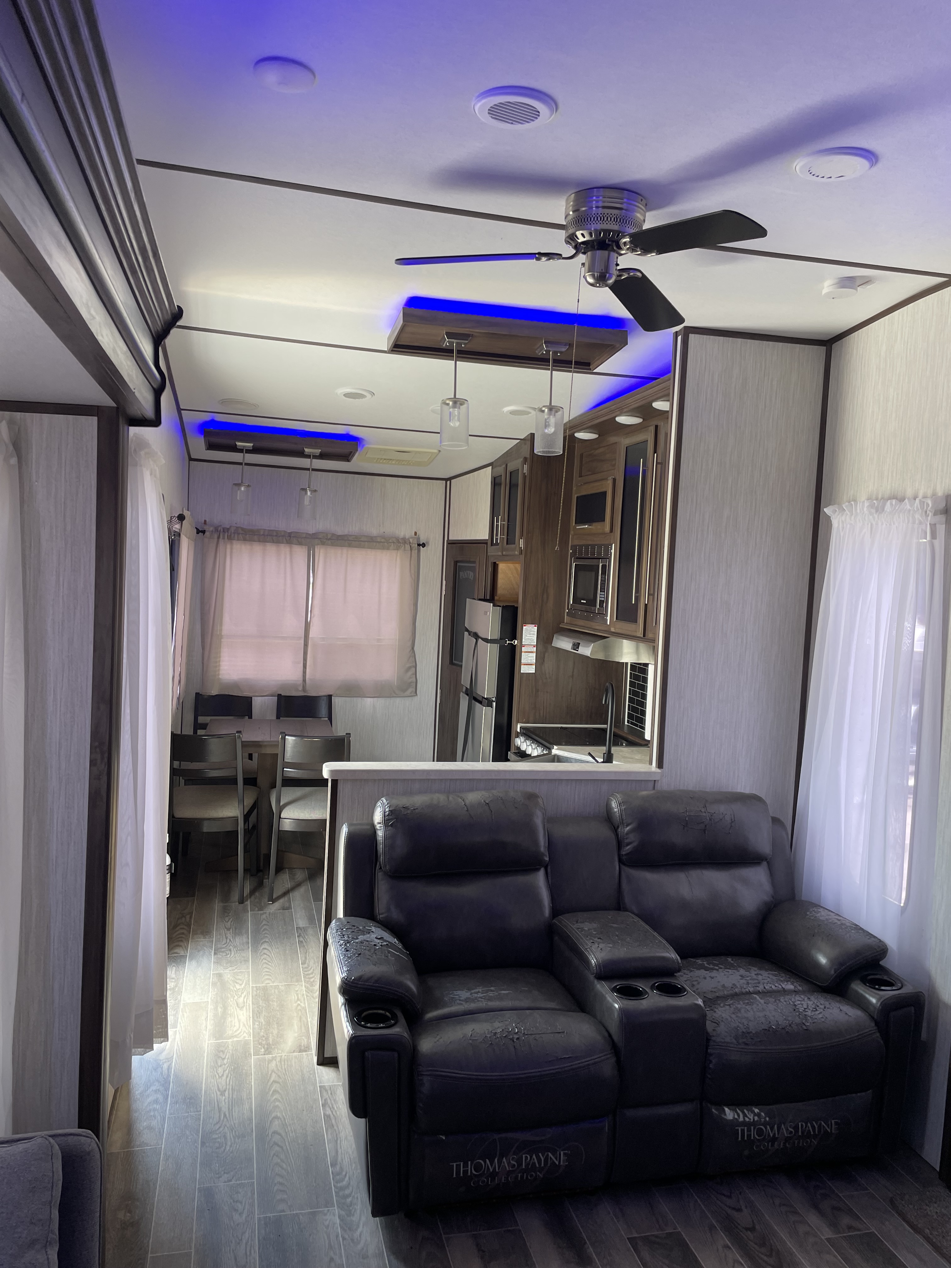 2018 Forest River CHEROKEE ARCTIC WOLF 305MLS in jacksonville FL