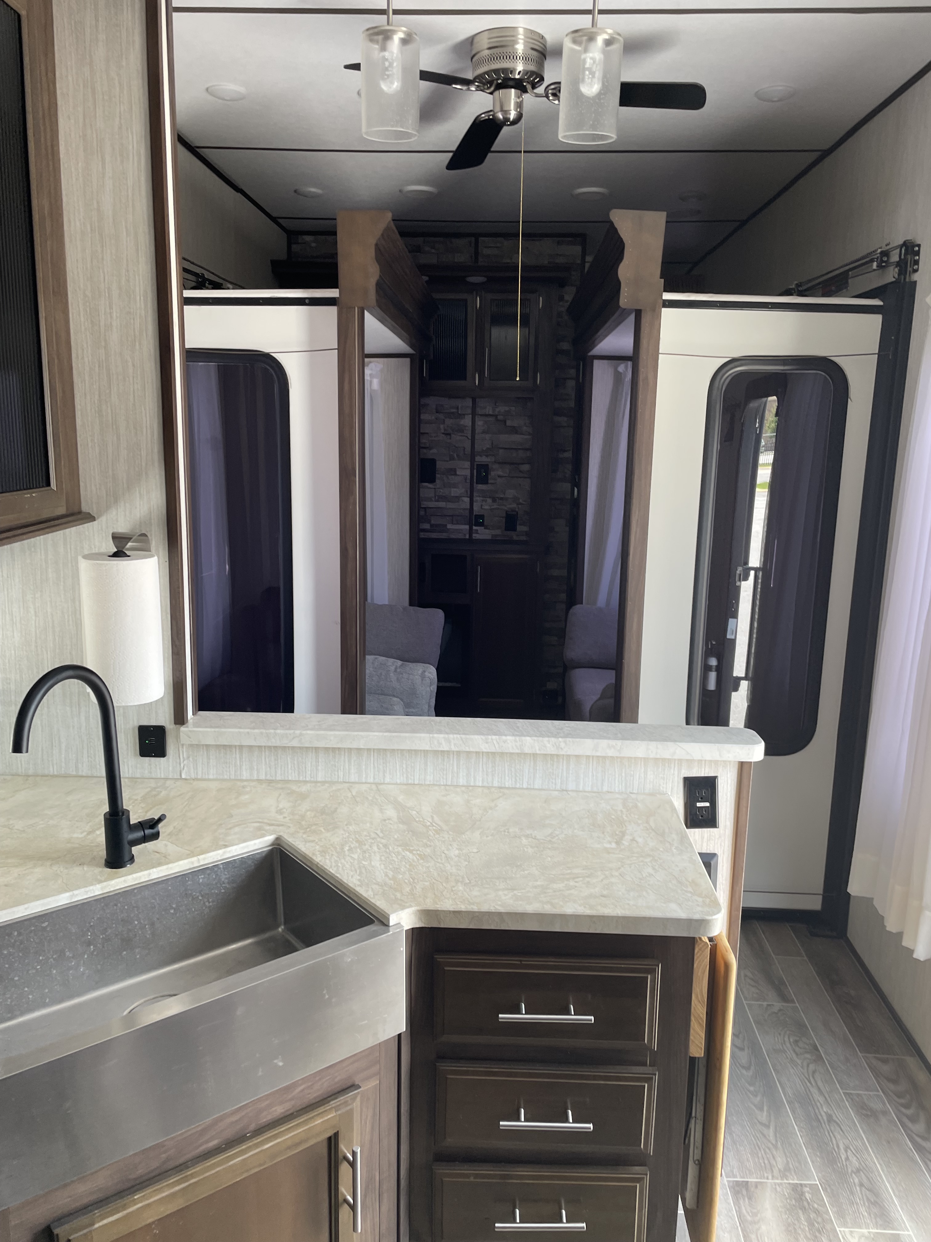 2018 Forest River CHEROKEE ARCTIC WOLF 305MLS in jacksonville FL