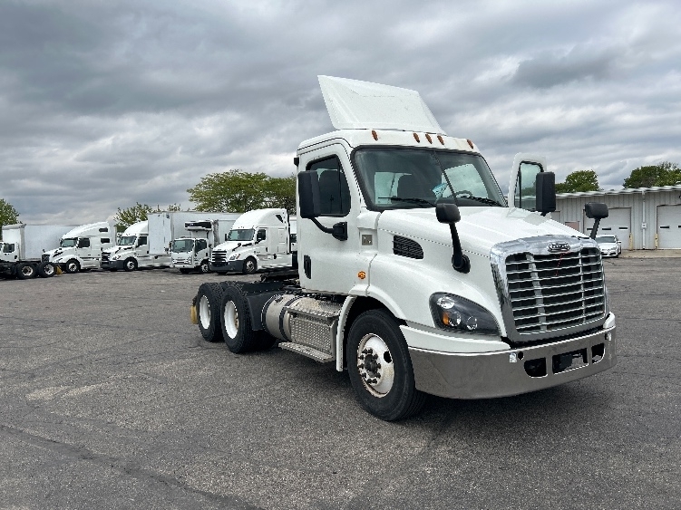 2019 FREIGHTLINER CASCADIA 113 in Akron, OH