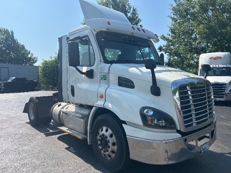 2017 FREIGHTLINER CASCADIA 113 in Louisville, KY