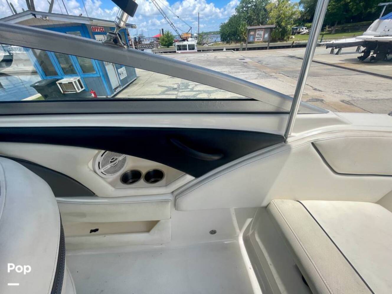 A photo of this 2008 Monterey 194FS