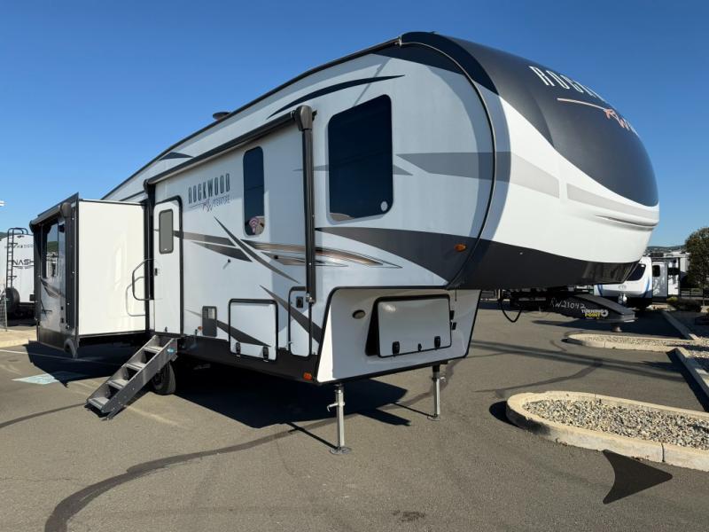 FOREST RIVER ROCKWOOD SIGNATURE ULTRA LITE Fifth Wheels for sale - RVT