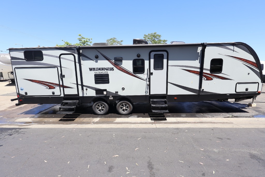 2019 Heartland Wilderness 3350DS WD 3350 DS in loomis CA