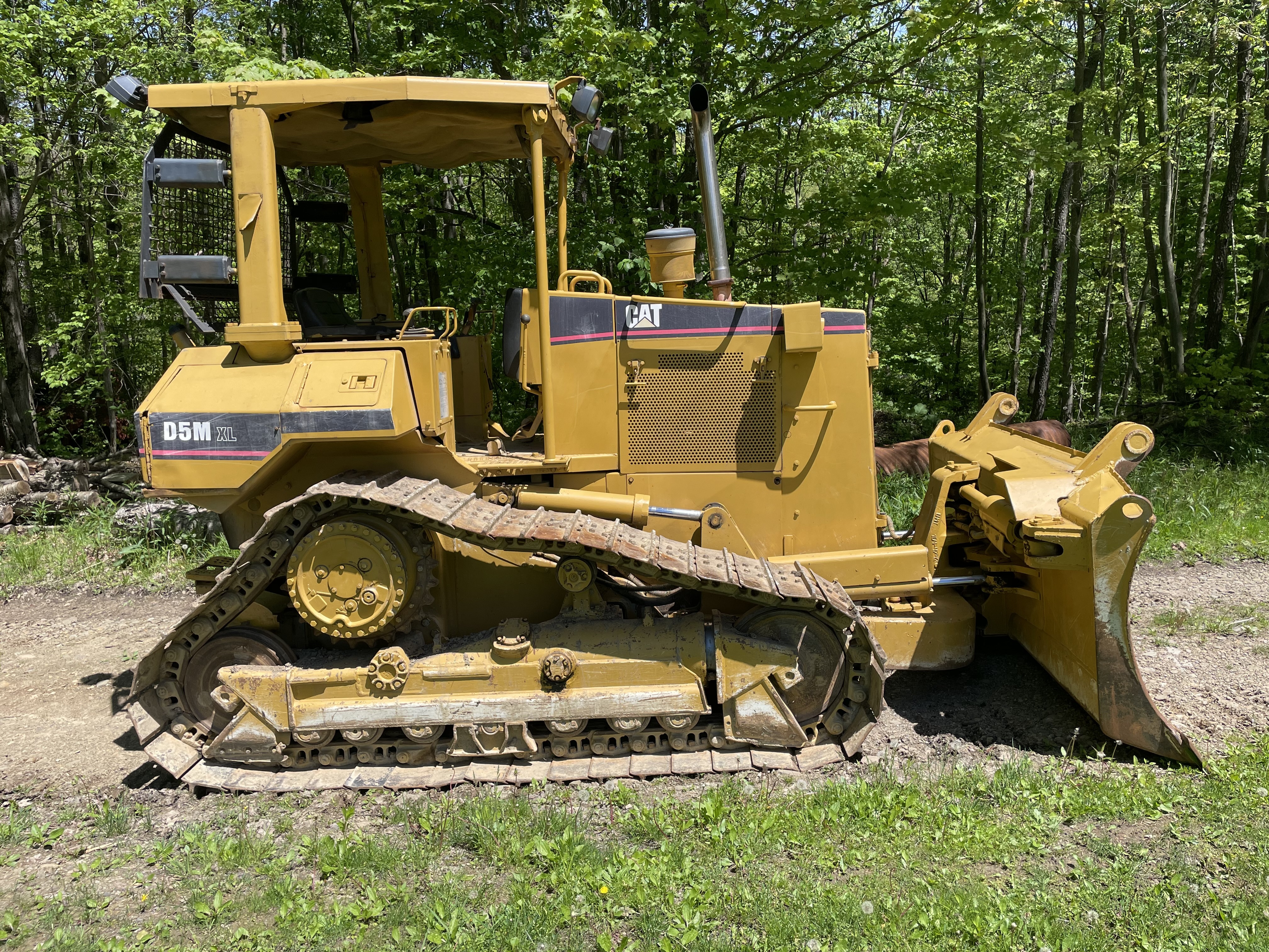 1997 CATERPILLAR D5M XL in Delevan, NY