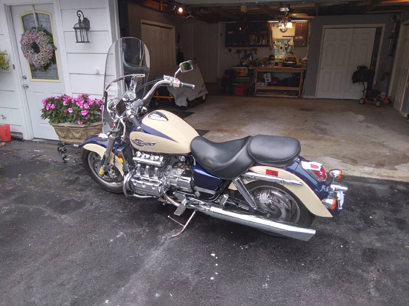 A photo of this 1998 Honda VALKYRIE TOURER