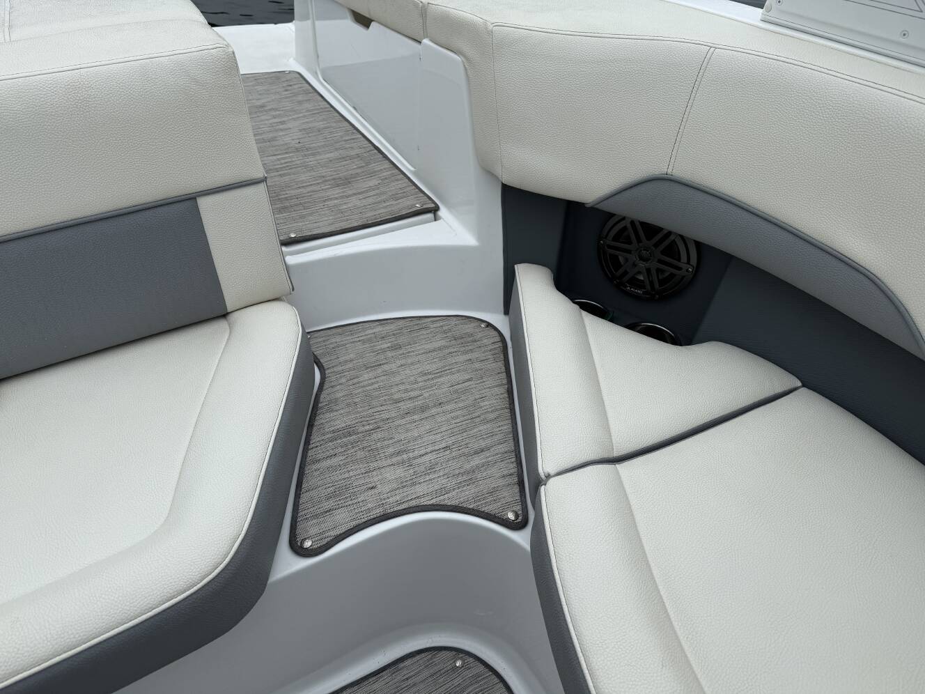 A photo of this 2021 Cobalt 220S