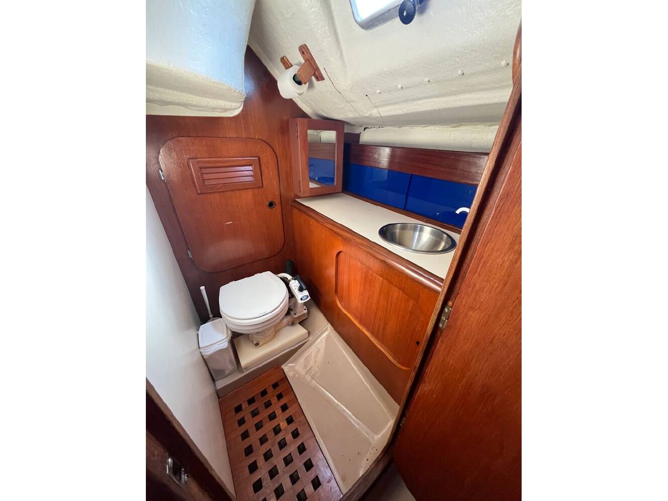 A photo of this 1984 Beneteau First 345