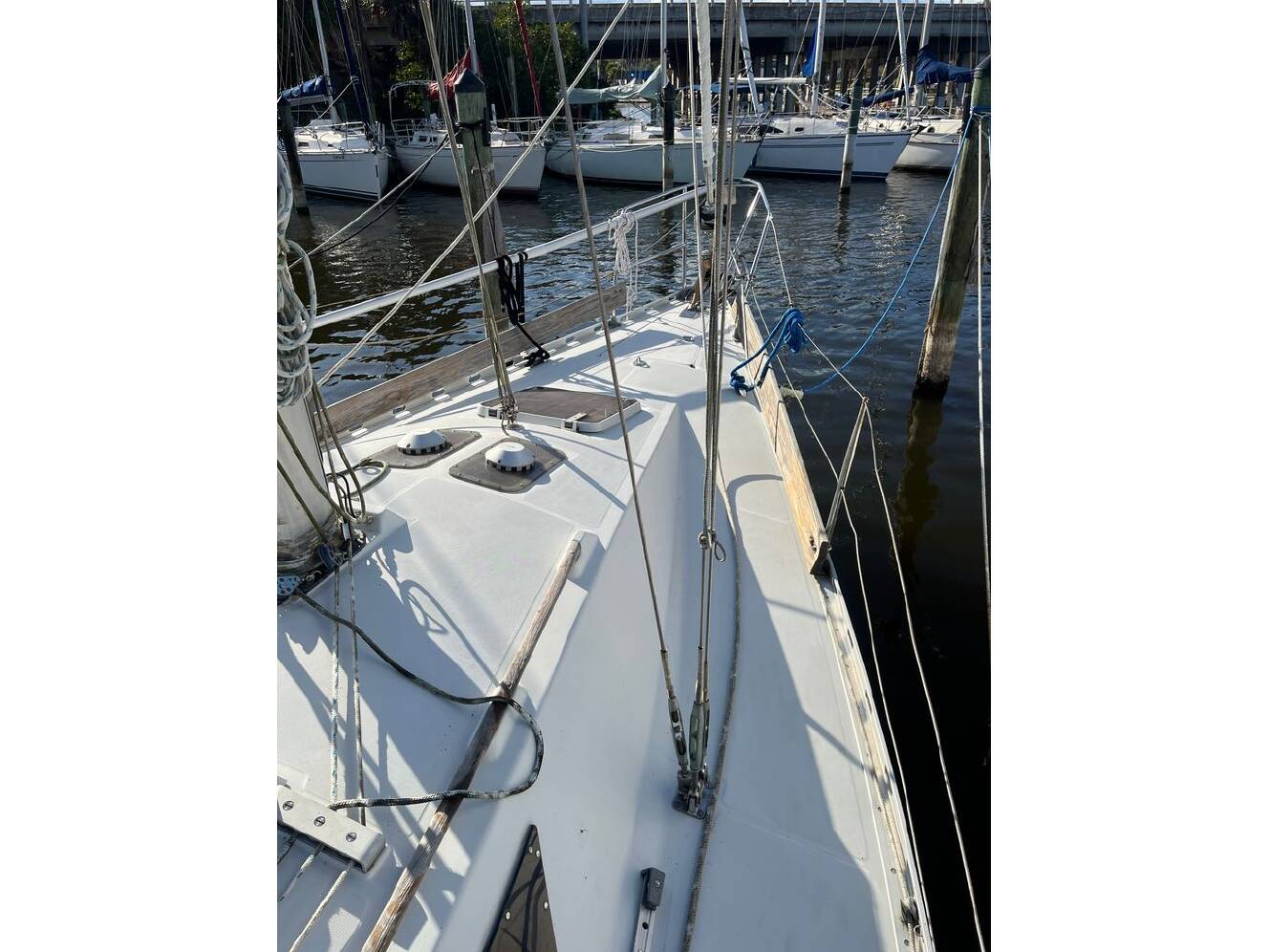 A photo of this 1984 Beneteau First 345