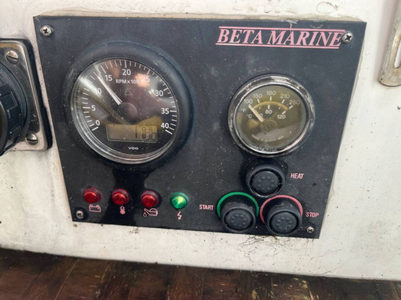 A photo of this 1984 Beneteau First 345