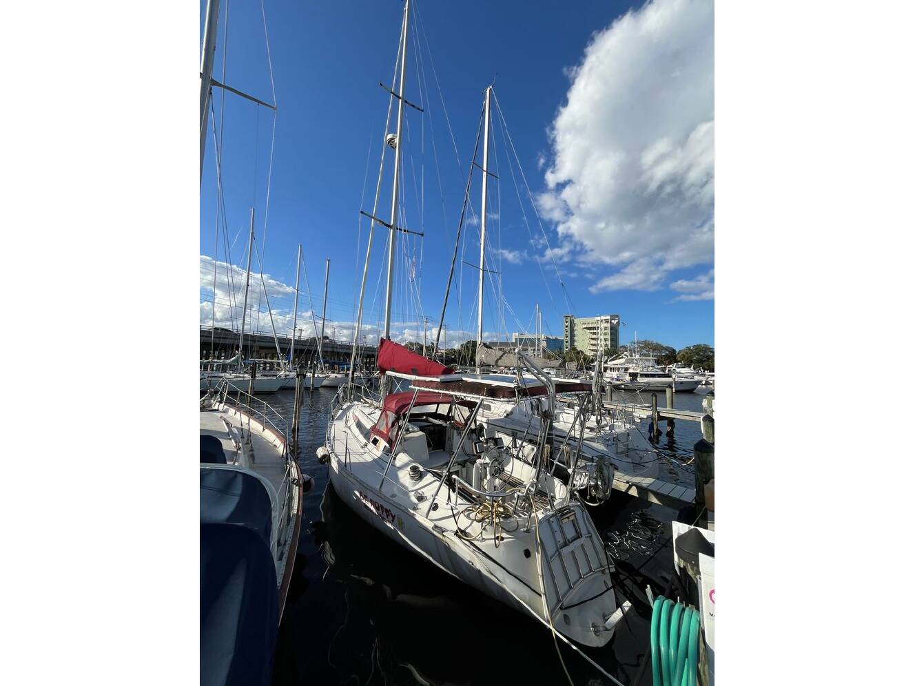 A photo of this 1984 Beneteau First 345