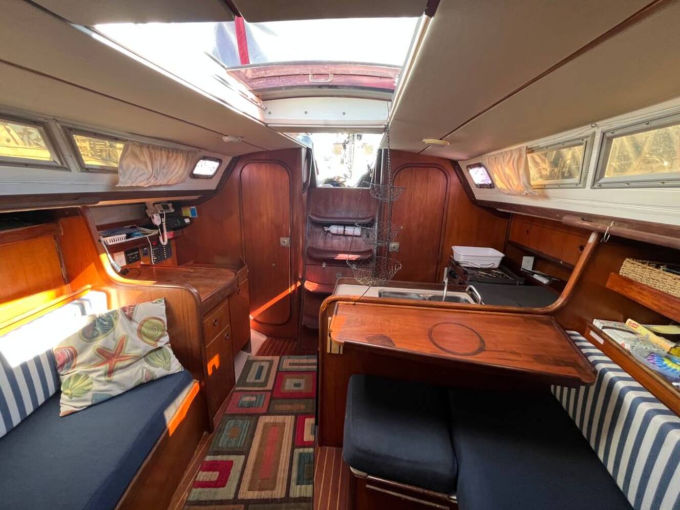 A photo of this 1984 Beneteau First 345