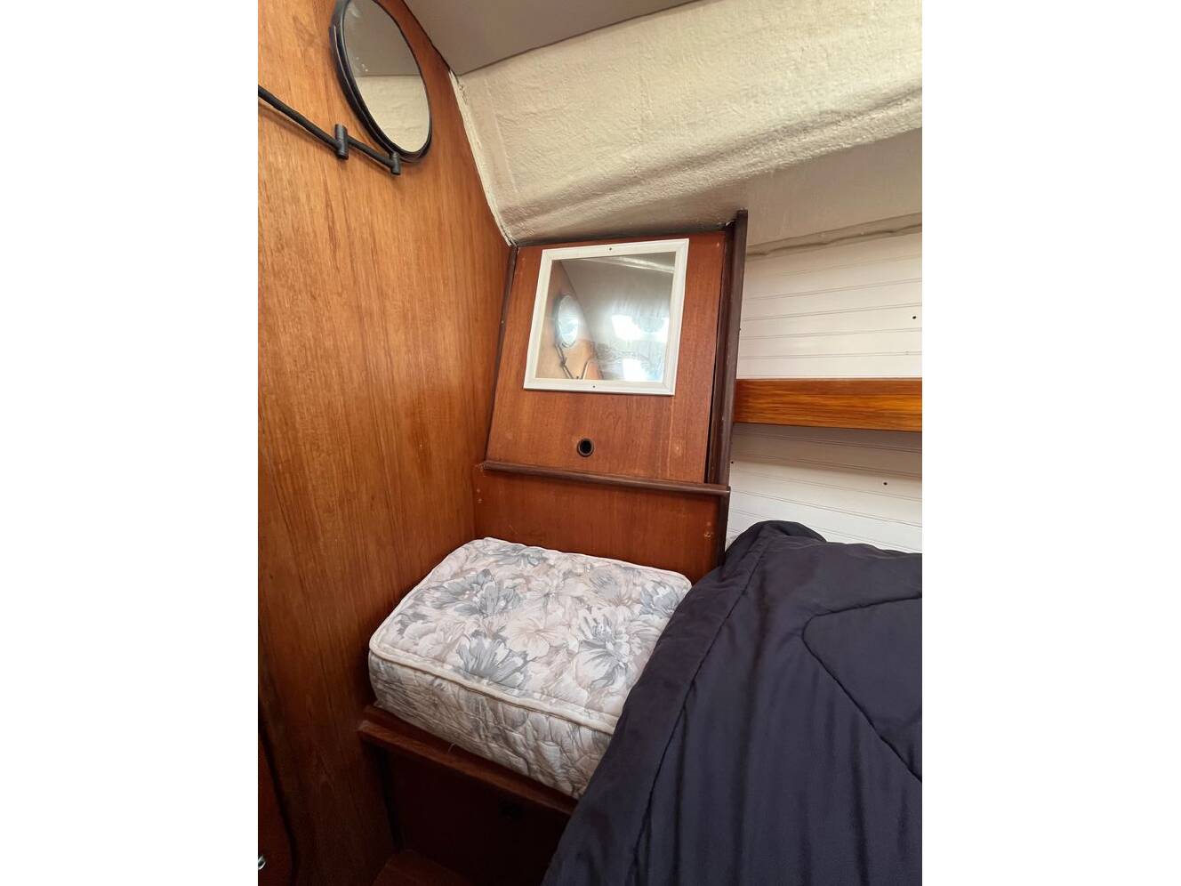 A photo of this 1984 Beneteau First 345