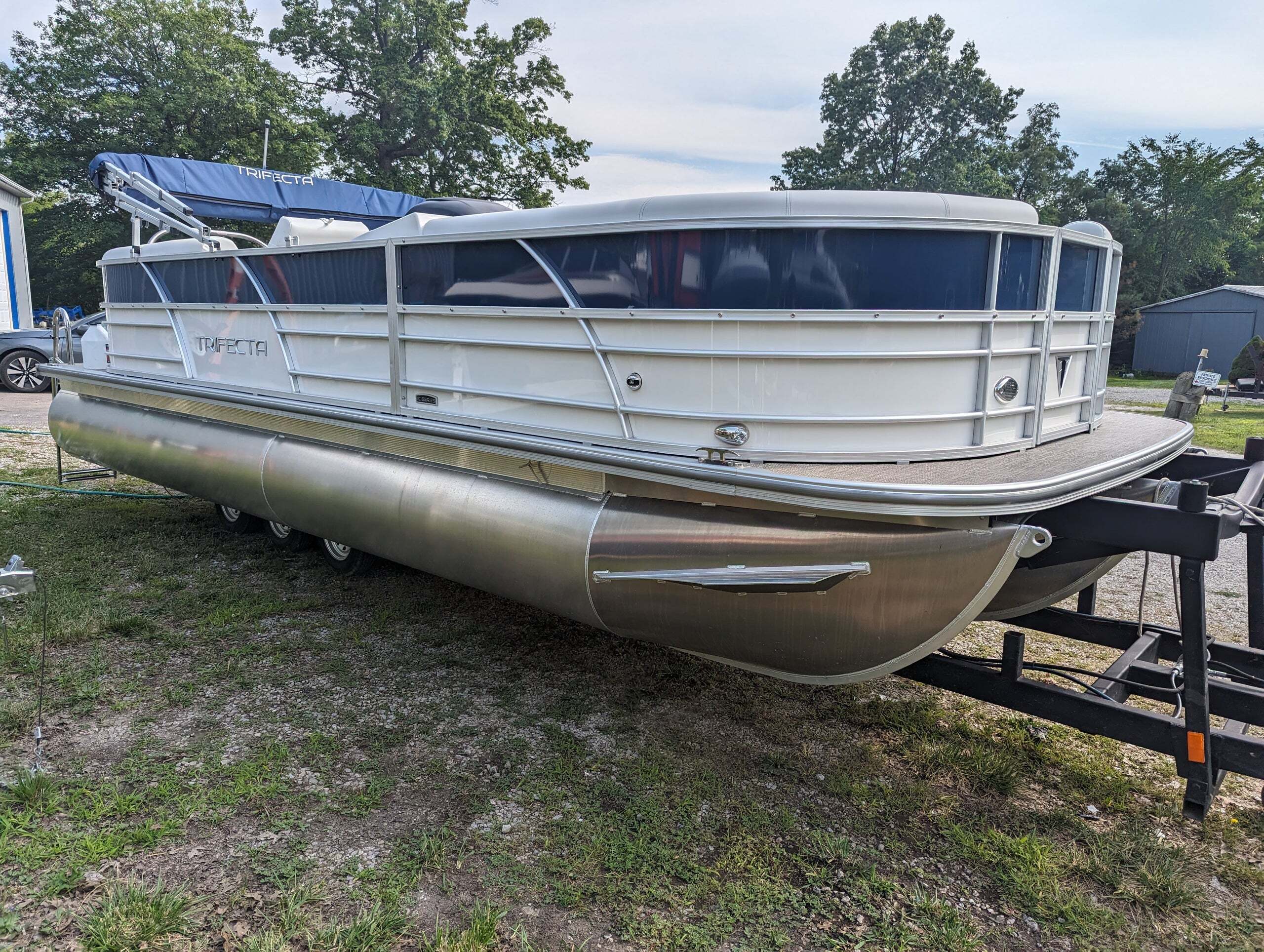2023 Trifecta 24' C Series RF (White & Blue) with Mercury 250 Outboar 24UL PC in vermilion OH