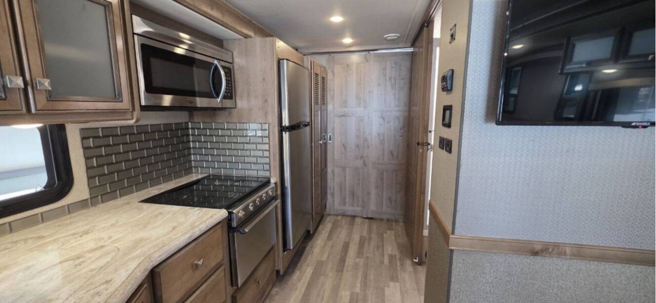 A photo of this 2020 Fleetwood FLAIR 35R
