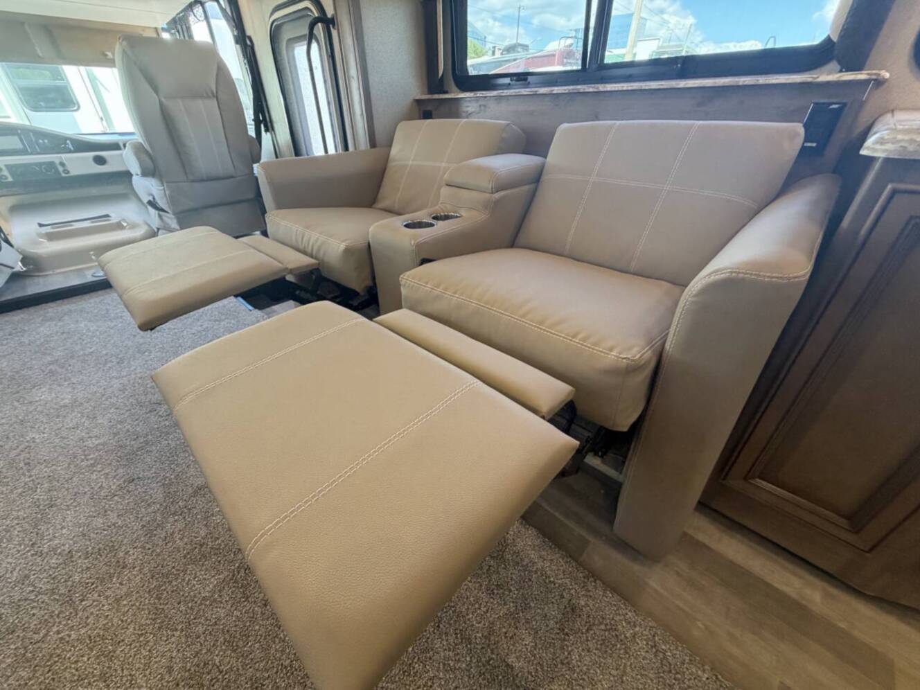 A photo of this 2020 Fleetwood FLAIR 35R
