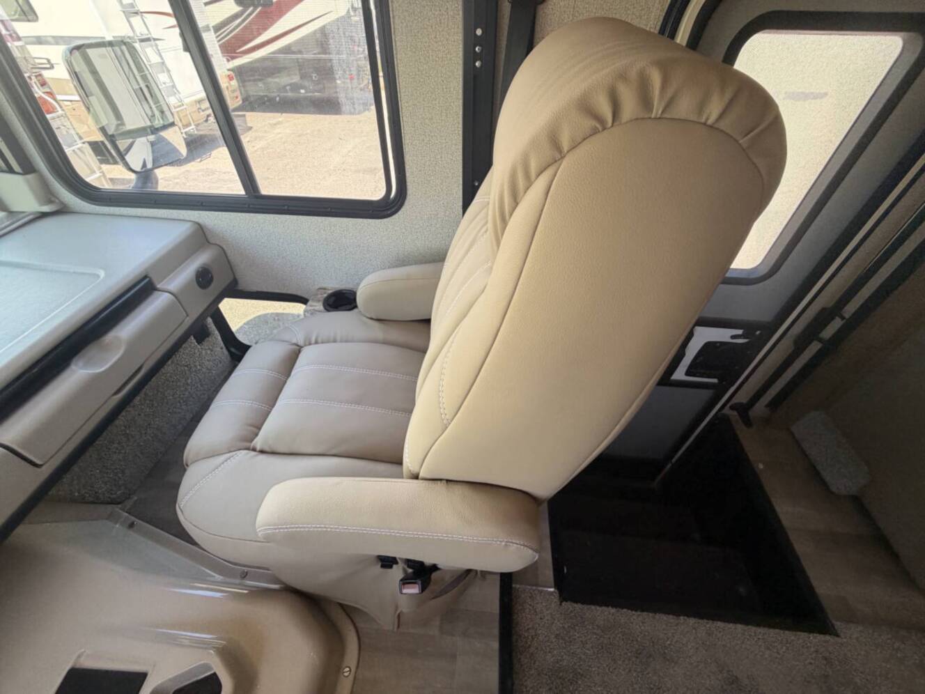 A photo of this 2020 Fleetwood FLAIR 35R