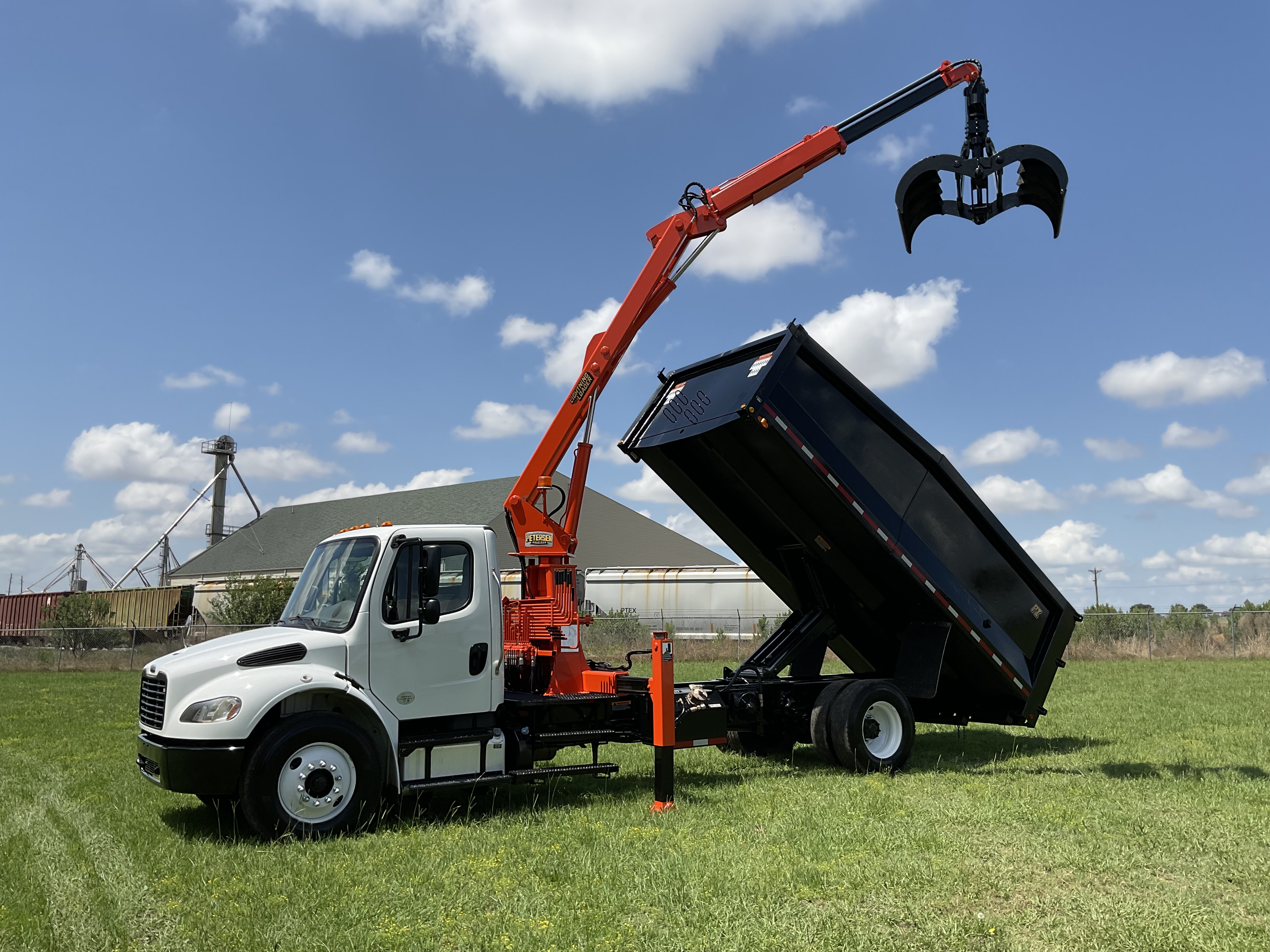 2023 FREIGHTLINER BUSINESS CLASS M2 106 in Cordele, GA