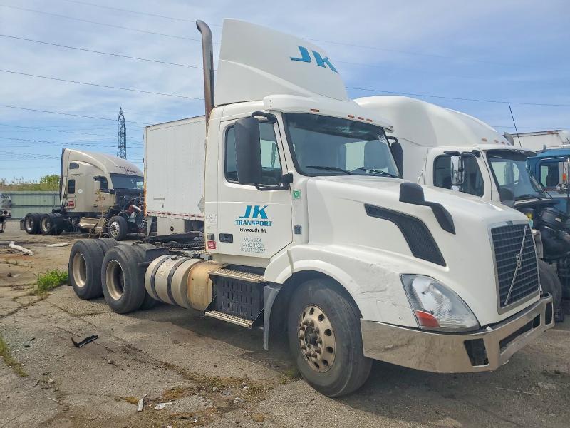 2014 VOLVO VNL in Woodhaven, MI