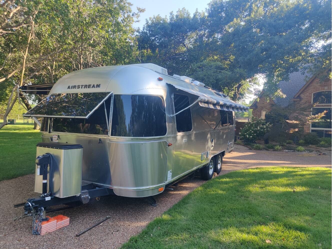 A photo of this 2023 Airstream GLOBETROTTER 25FBQ