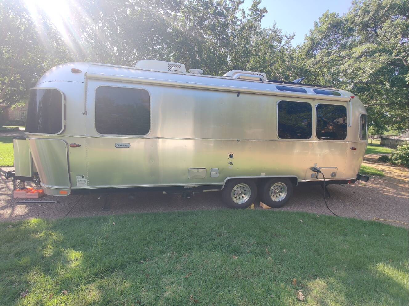 A photo of this 2023 Airstream GLOBETROTTER 25FBQ