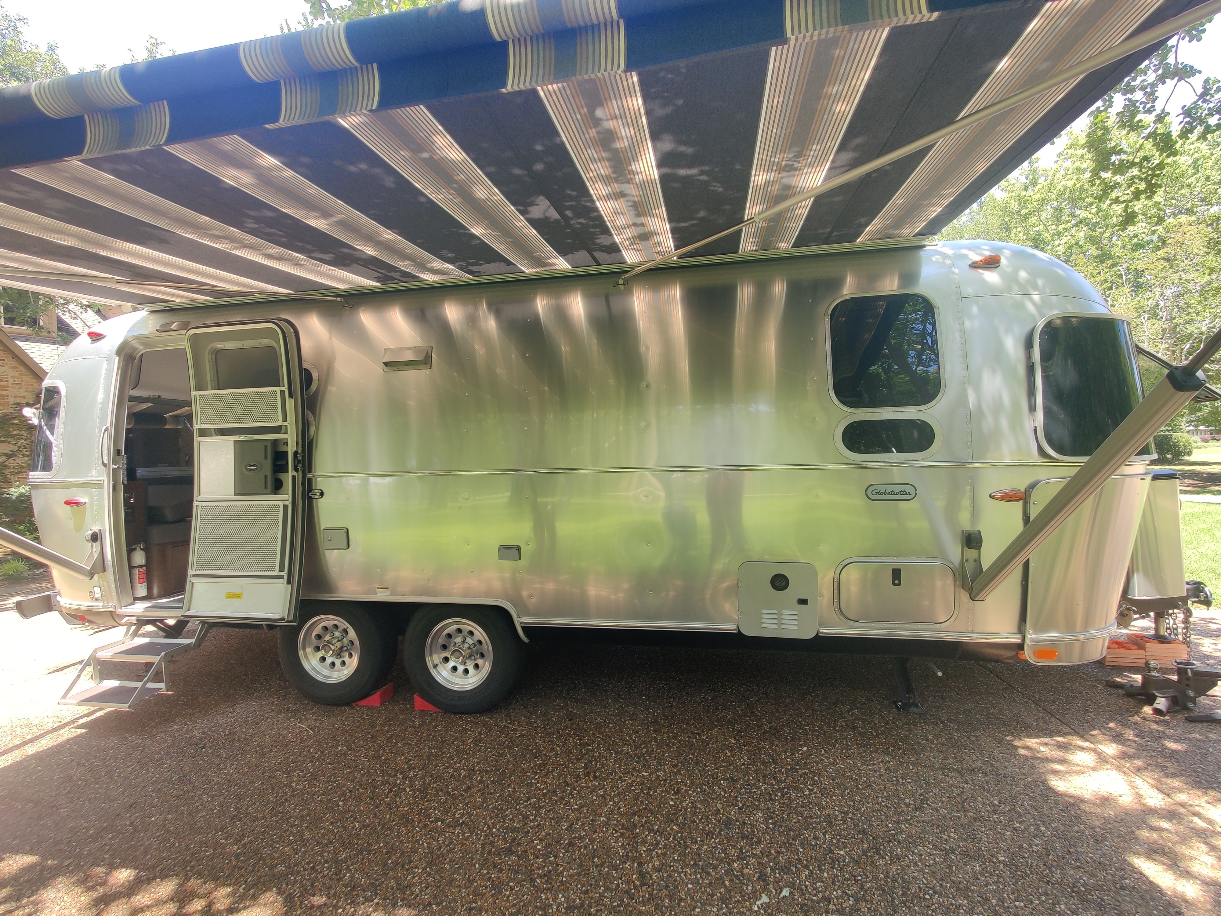 2023 Airstream GLOBETROTTER 25FBQ in parker TX