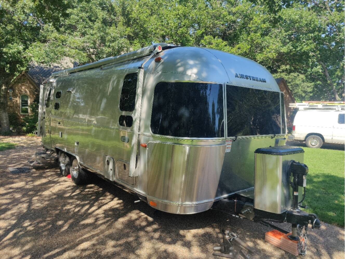 A photo of this 2023 Airstream GLOBETROTTER 25FBQ