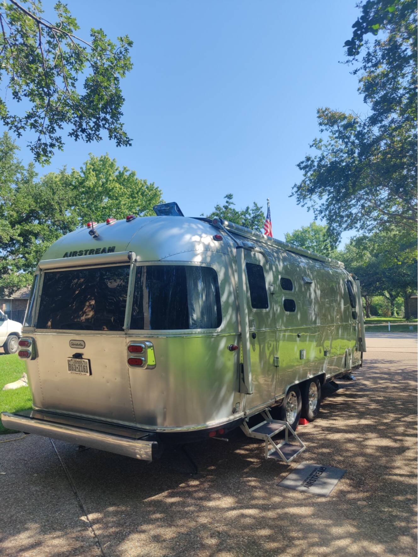 A photo of this 2023 Airstream GLOBETROTTER 25FBQ