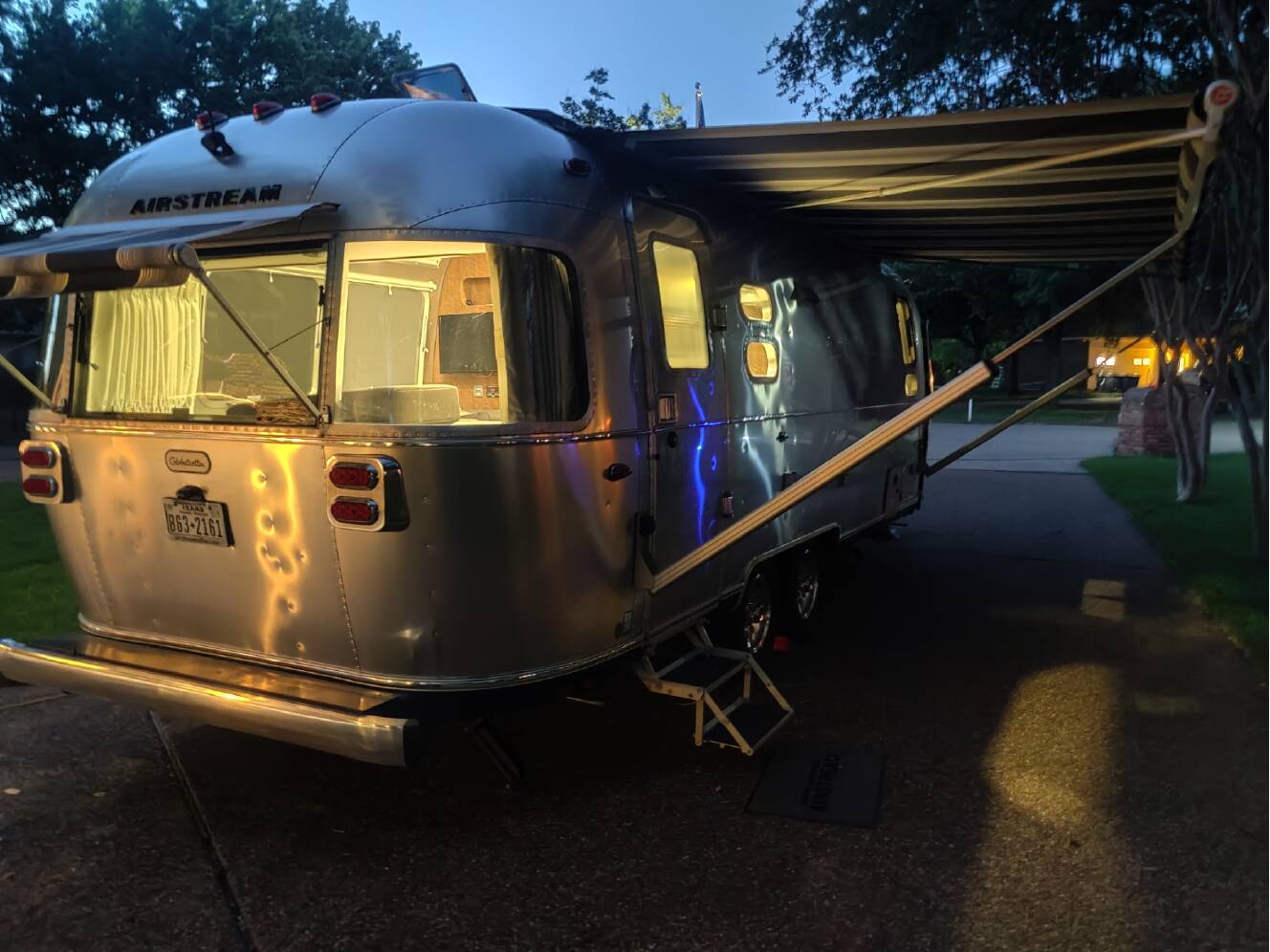 A photo of this 2023 Airstream GLOBETROTTER 25FBQ