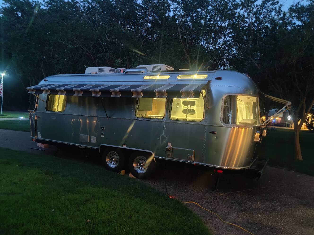 A photo of this 2023 Airstream GLOBETROTTER 25FBQ