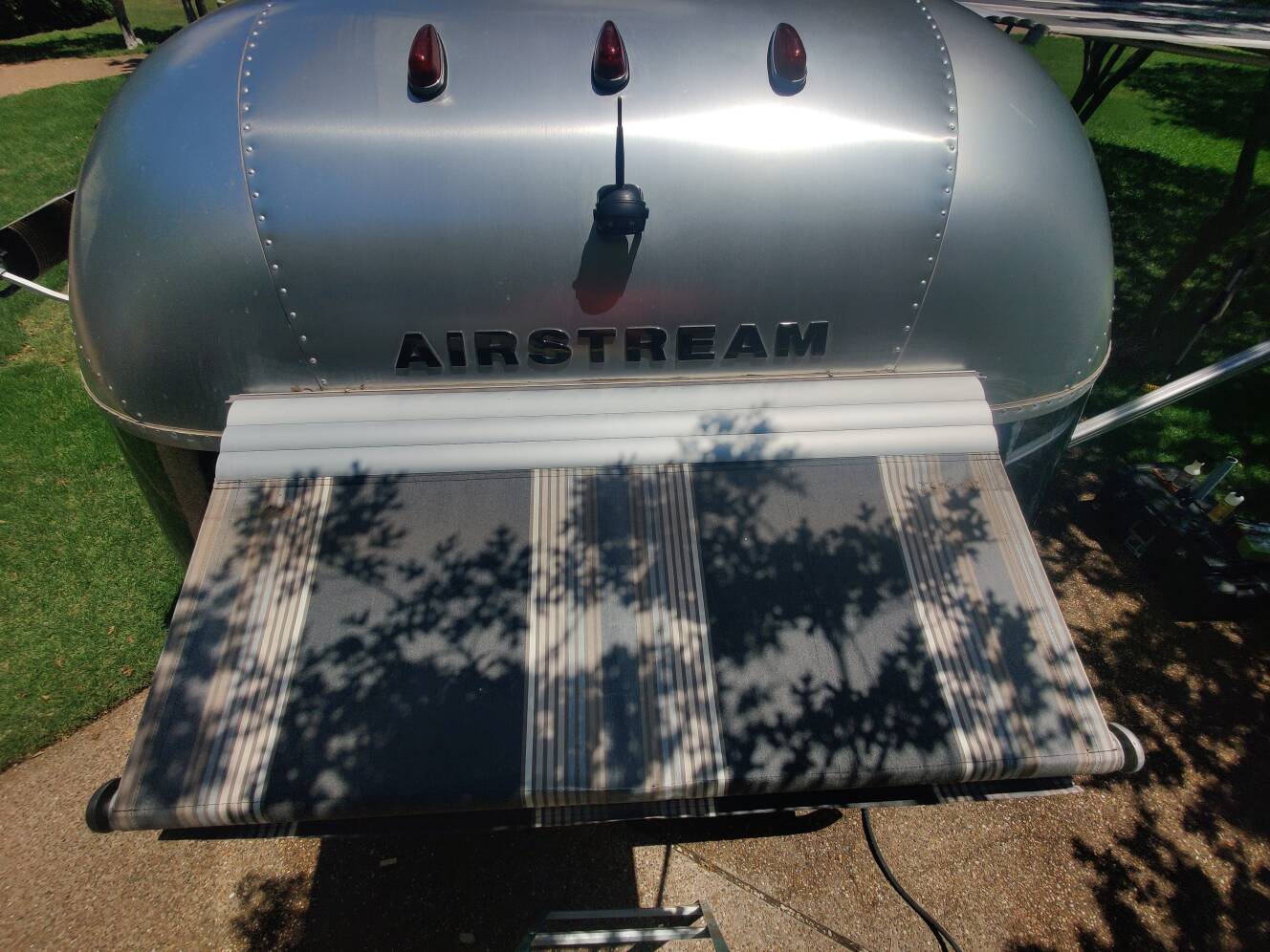 A photo of this 2023 Airstream GLOBETROTTER 25FBQ