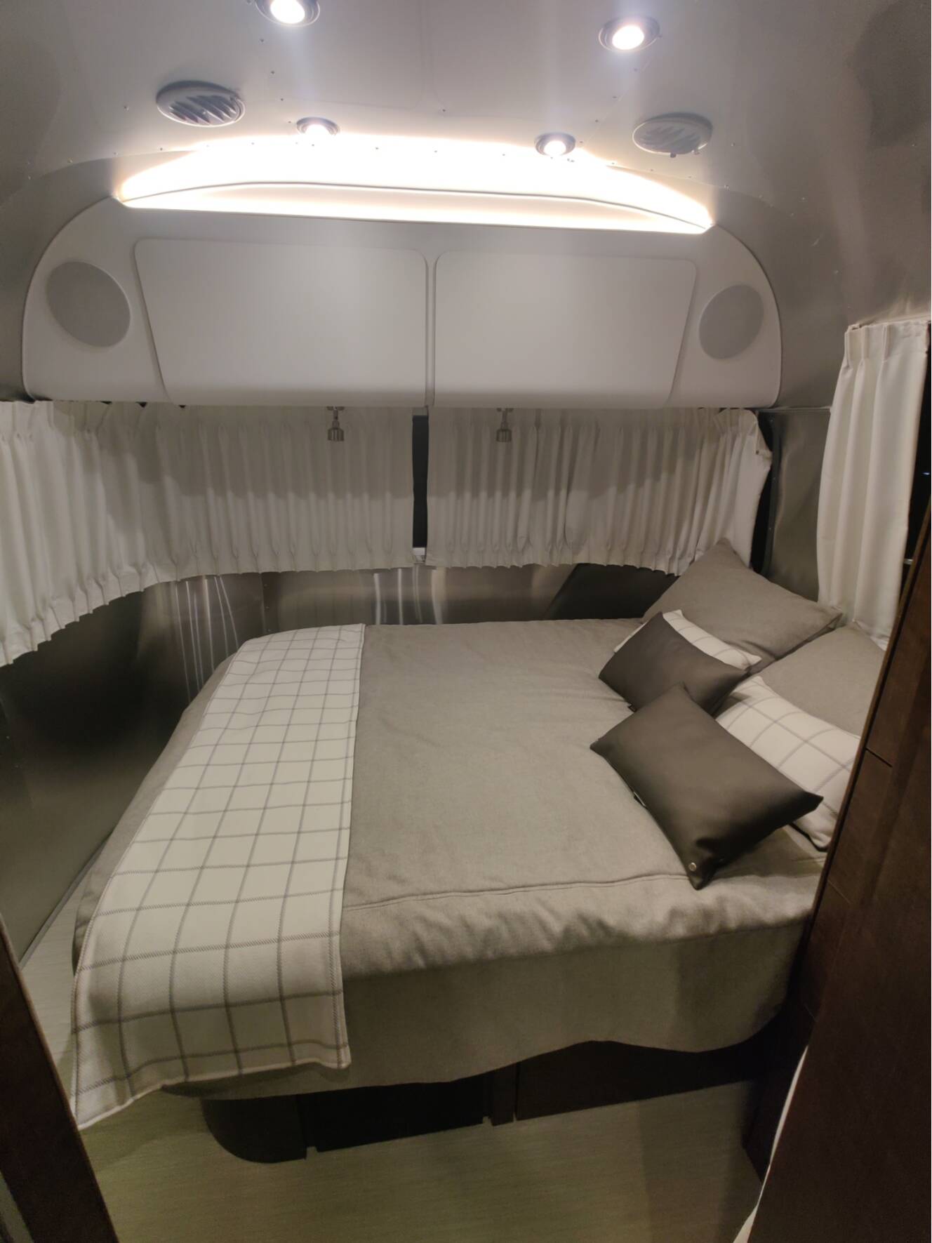 A photo of this 2023 Airstream GLOBETROTTER 25FBQ