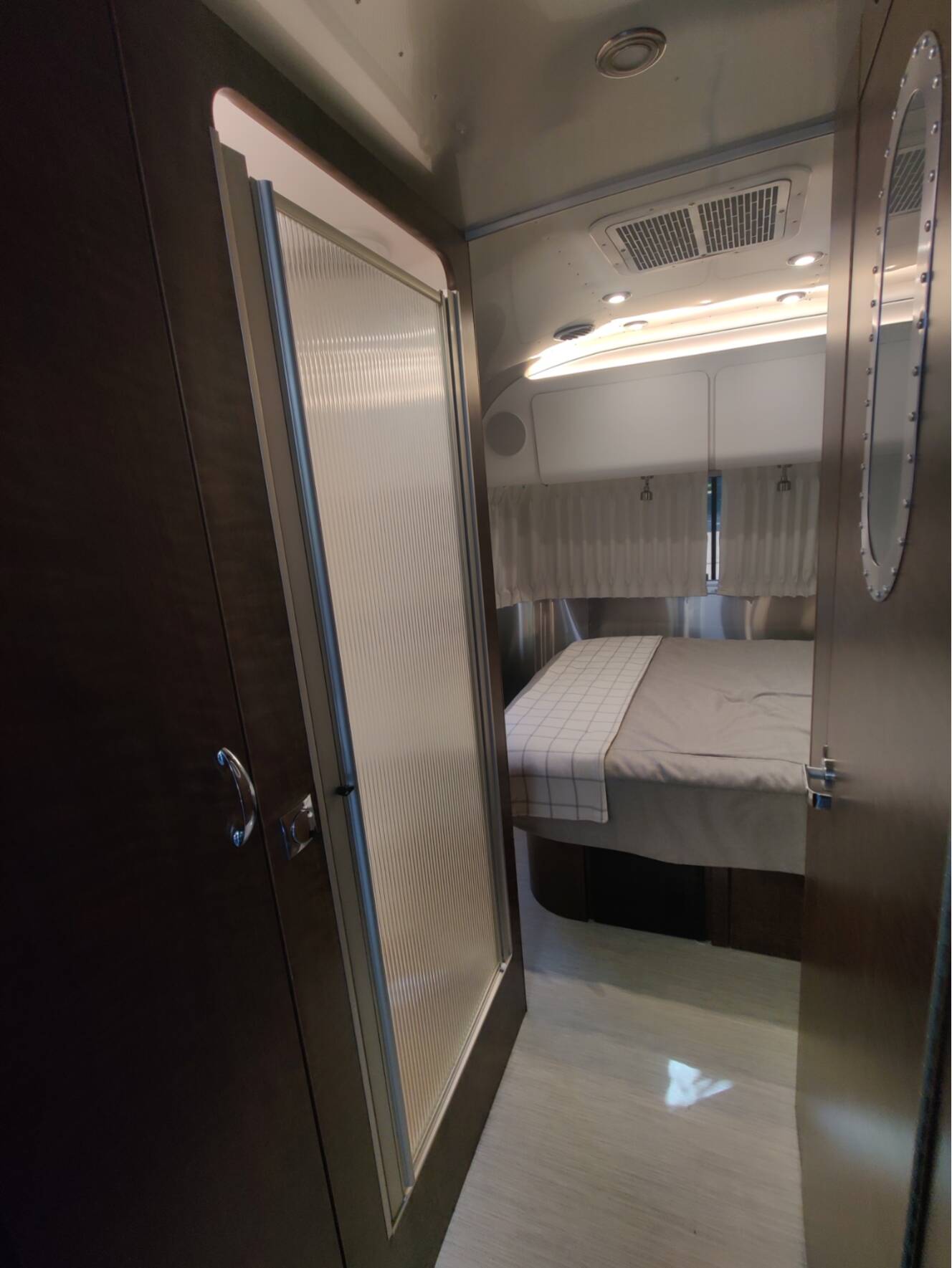 A photo of this 2023 Airstream GLOBETROTTER 25FBQ