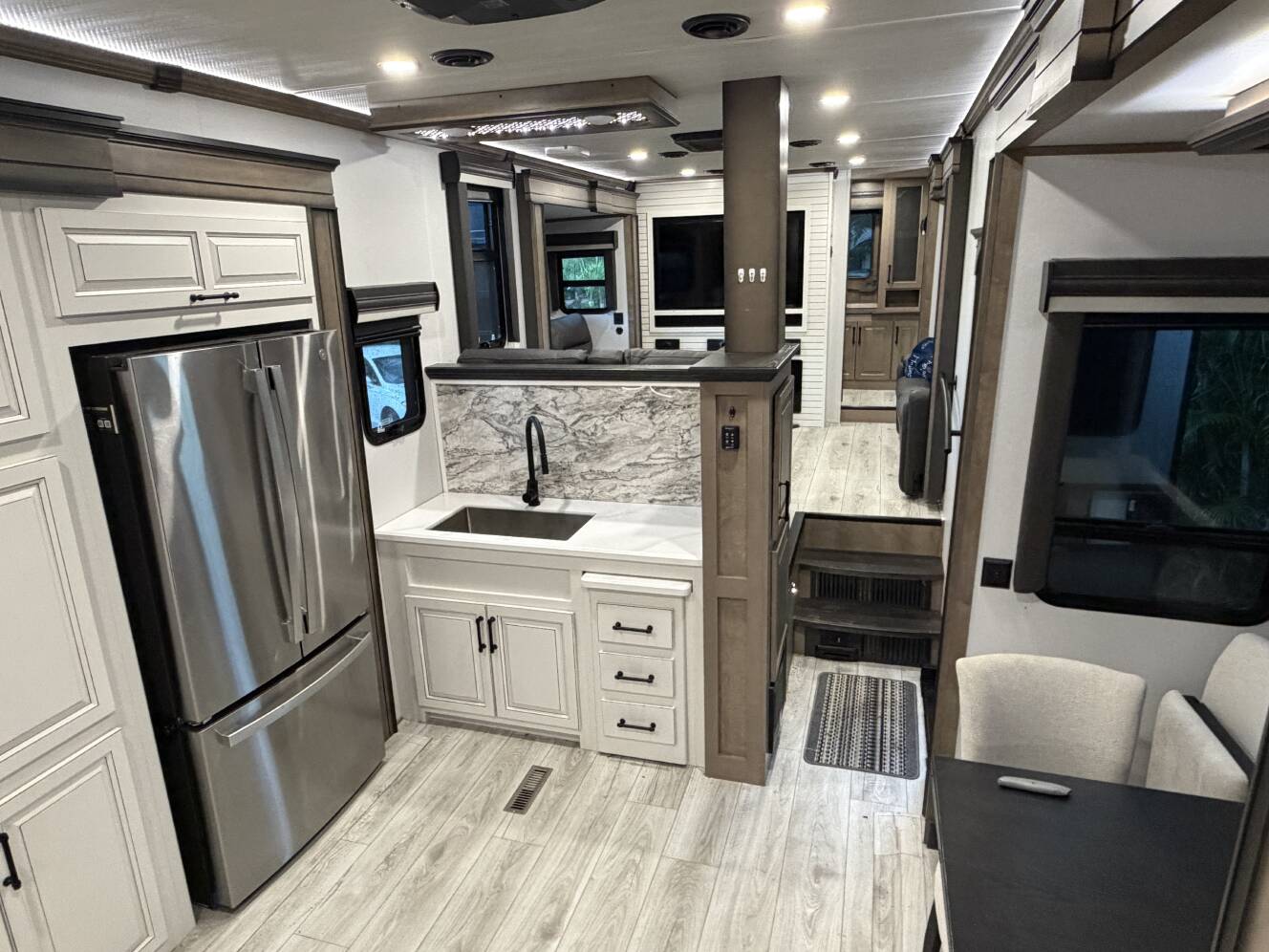 A photo of this 2025 Keystone MONTANA 3941FO