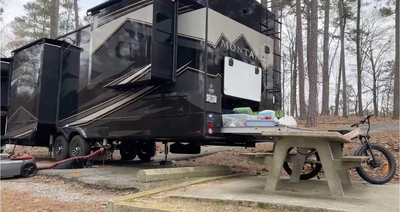 A photo of this 2025 Keystone MONTANA 3941FO