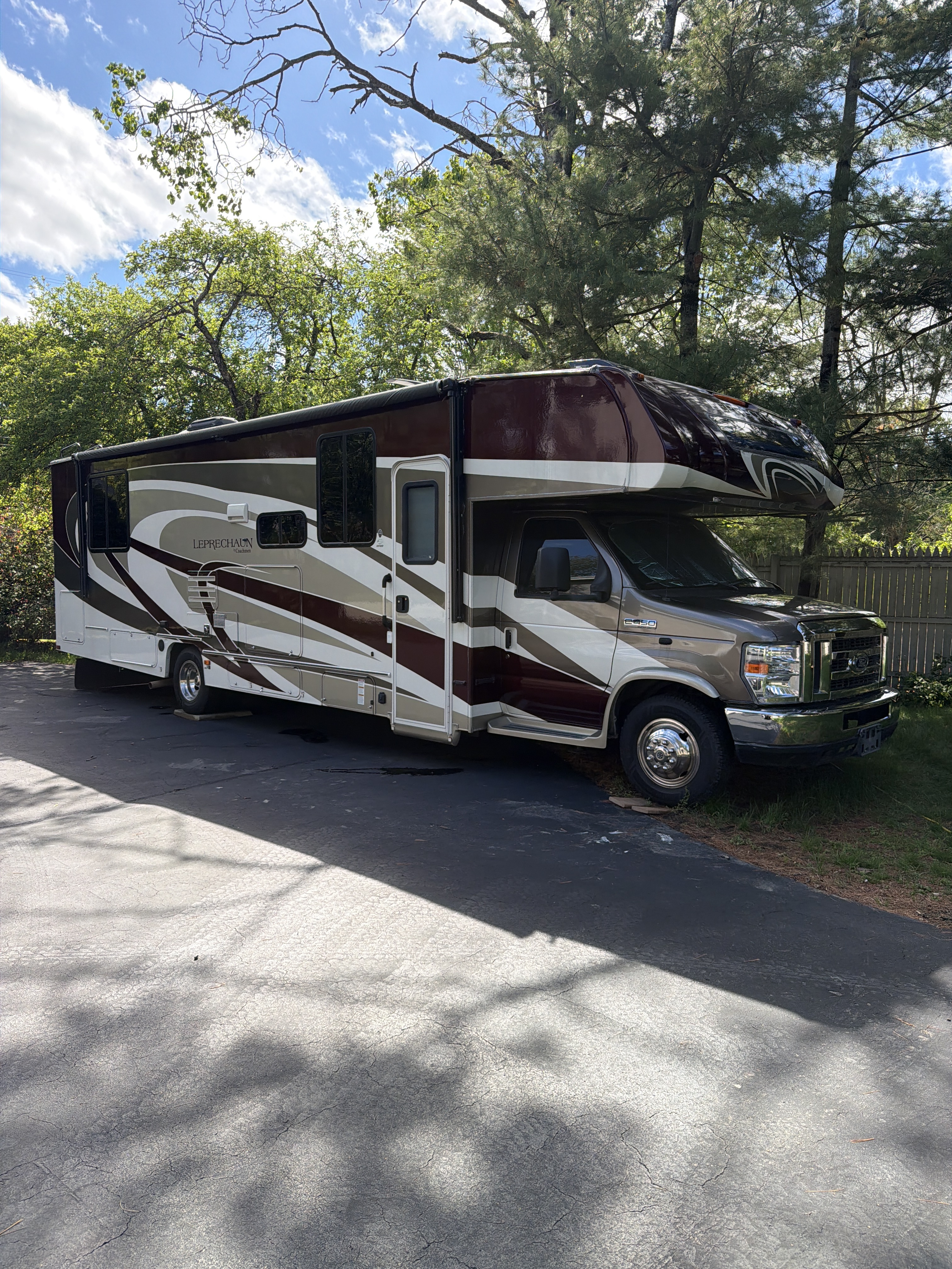 2019 Coachmen LEPRECHAUN 319MB FORD RV