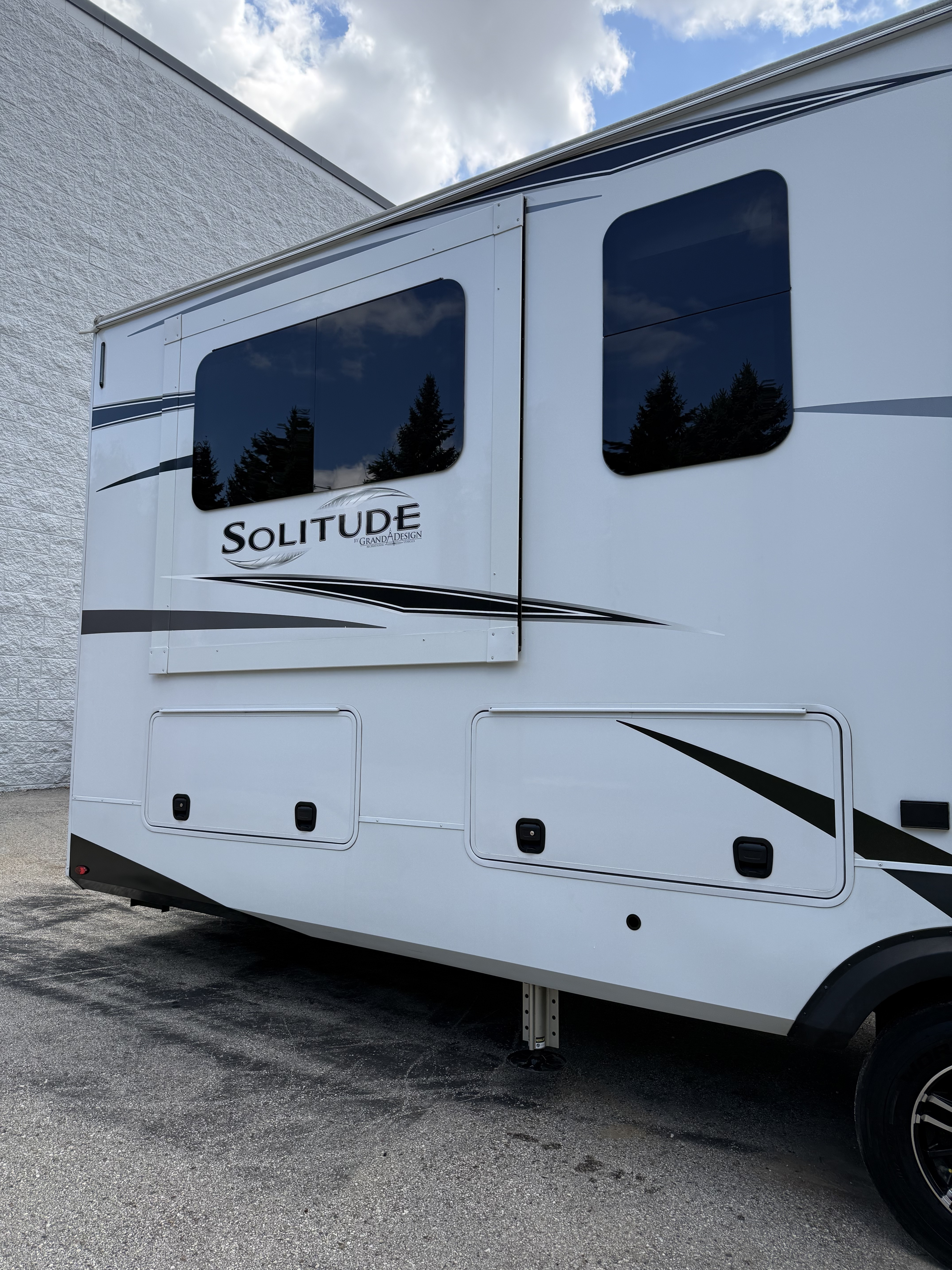 2024 Grand Design SOLITUDE 376RD in brookfield WI