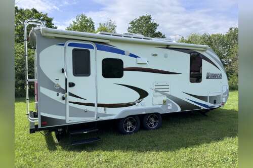 2018 Lance 1995 TRAVEL TRAILER in valley head WV