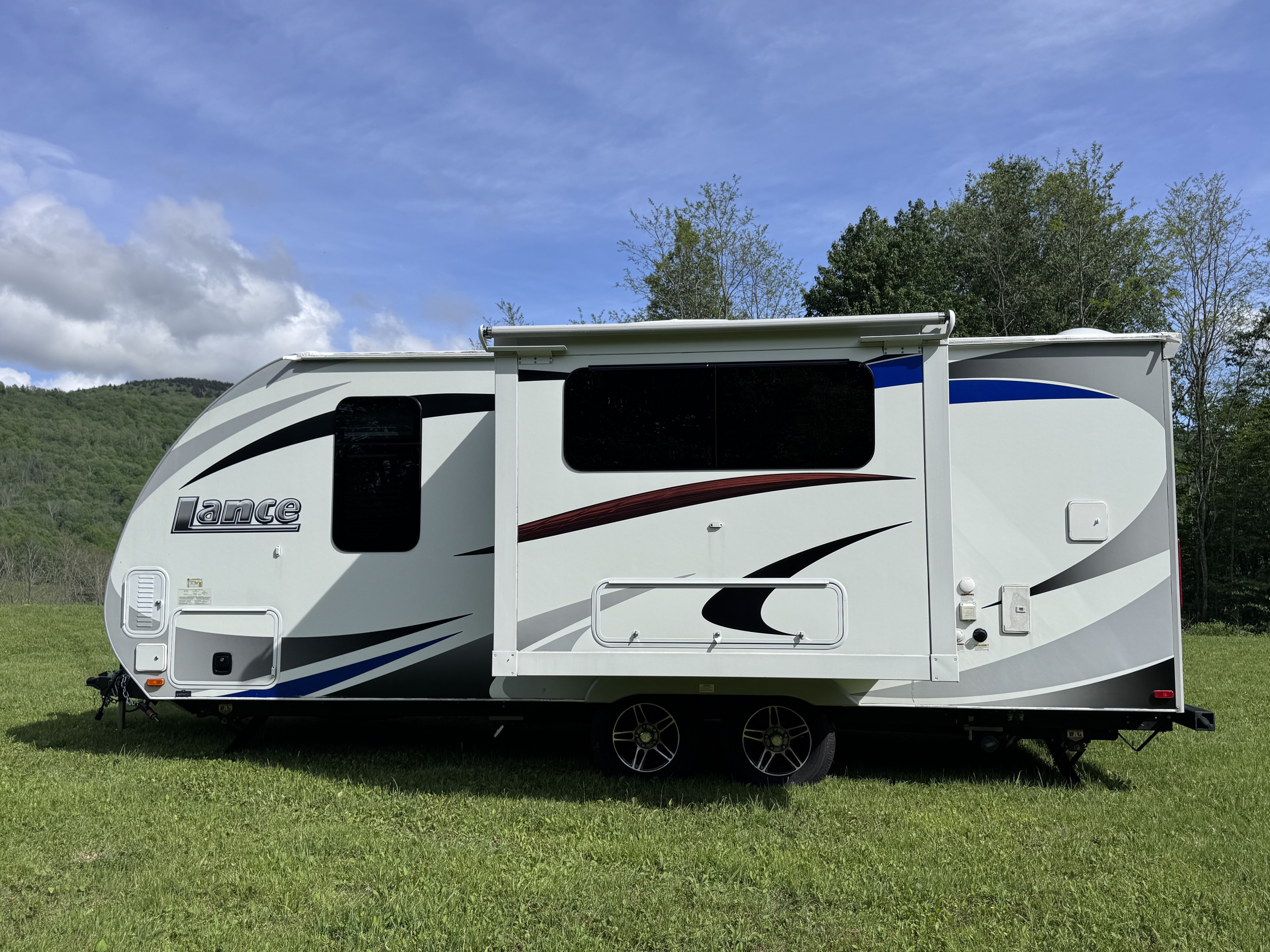 2018 Lance 1995 TRAVEL TRAILER in valley head WV