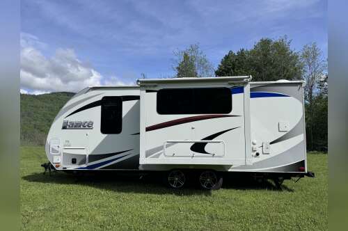 2018 Lance 1995 TRAVEL TRAILER in valley head WV