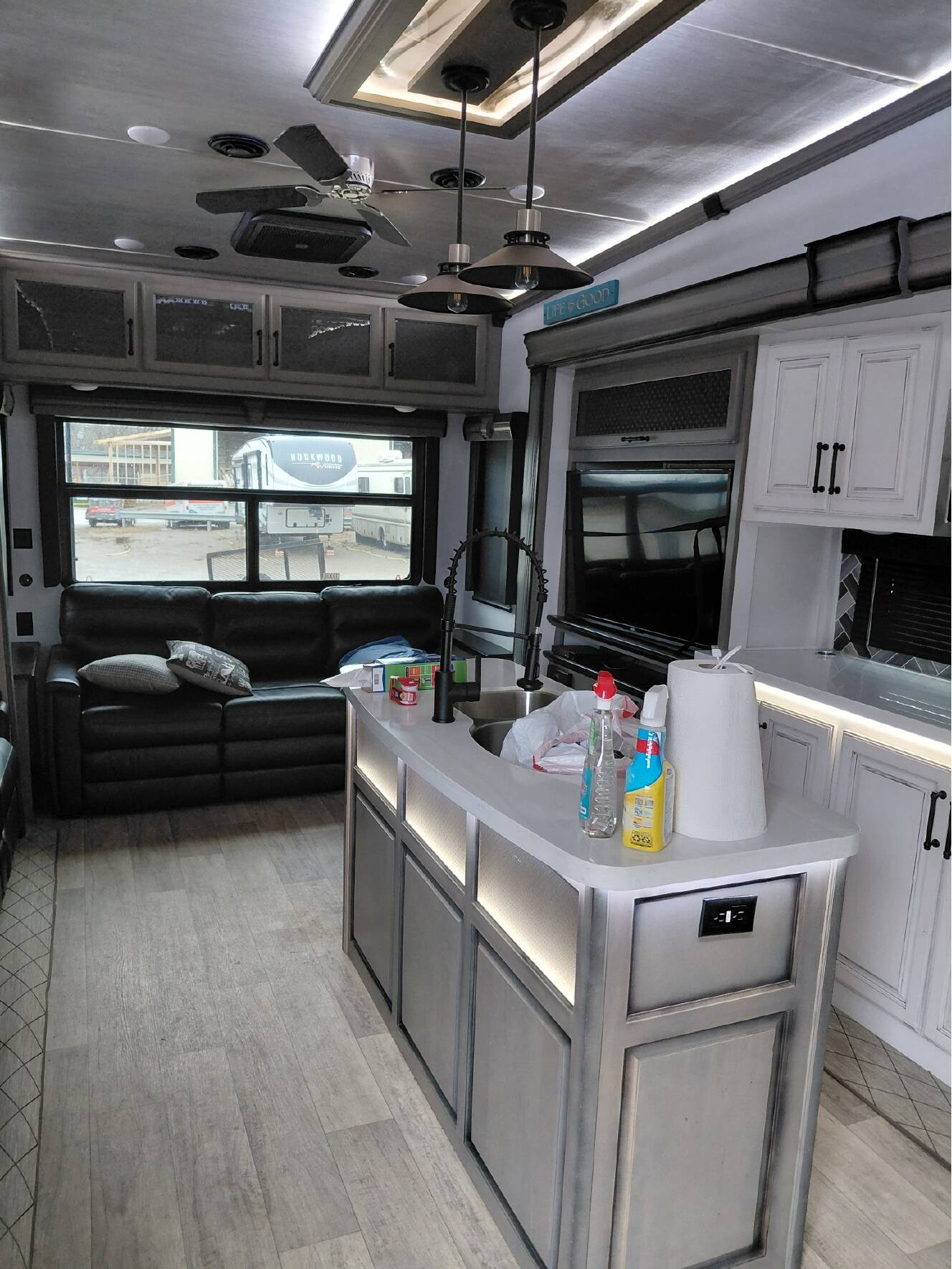 A photo of this 2022 Keystone MONTANA 3231CK