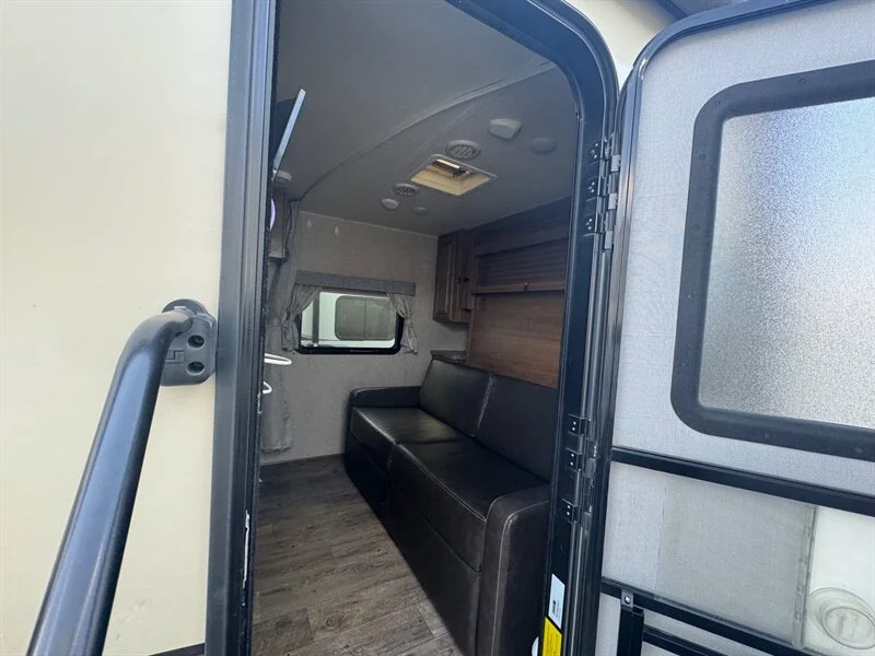 2018 FOREST RIVER ROCKWOOD MINI LITE 1905