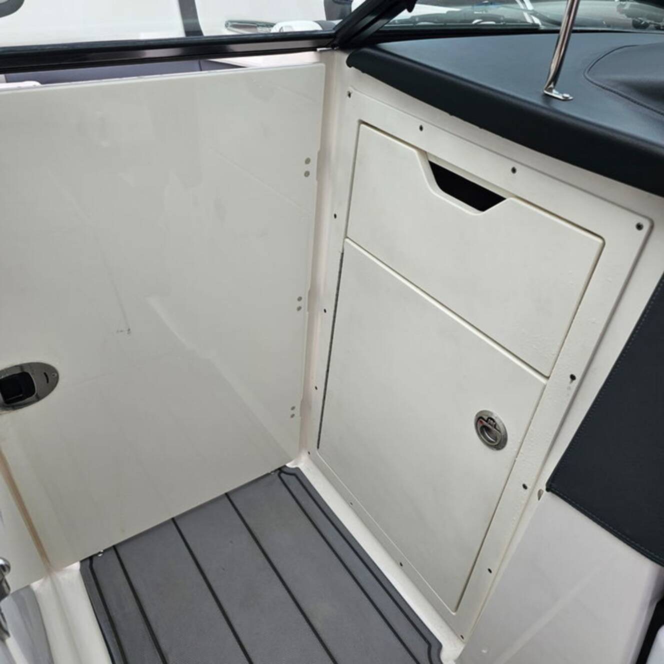 A photo of this 2021 Chaparral 307 SSX