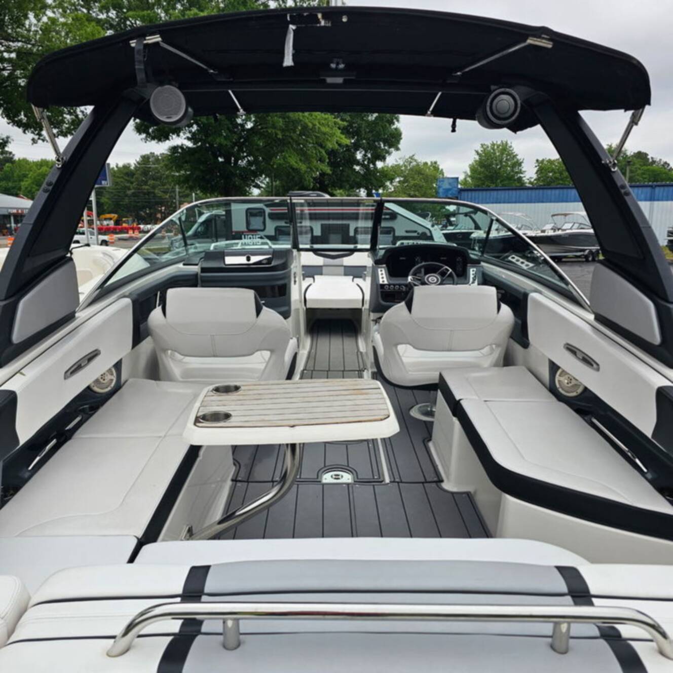 A photo of this 2021 Chaparral 307 SSX