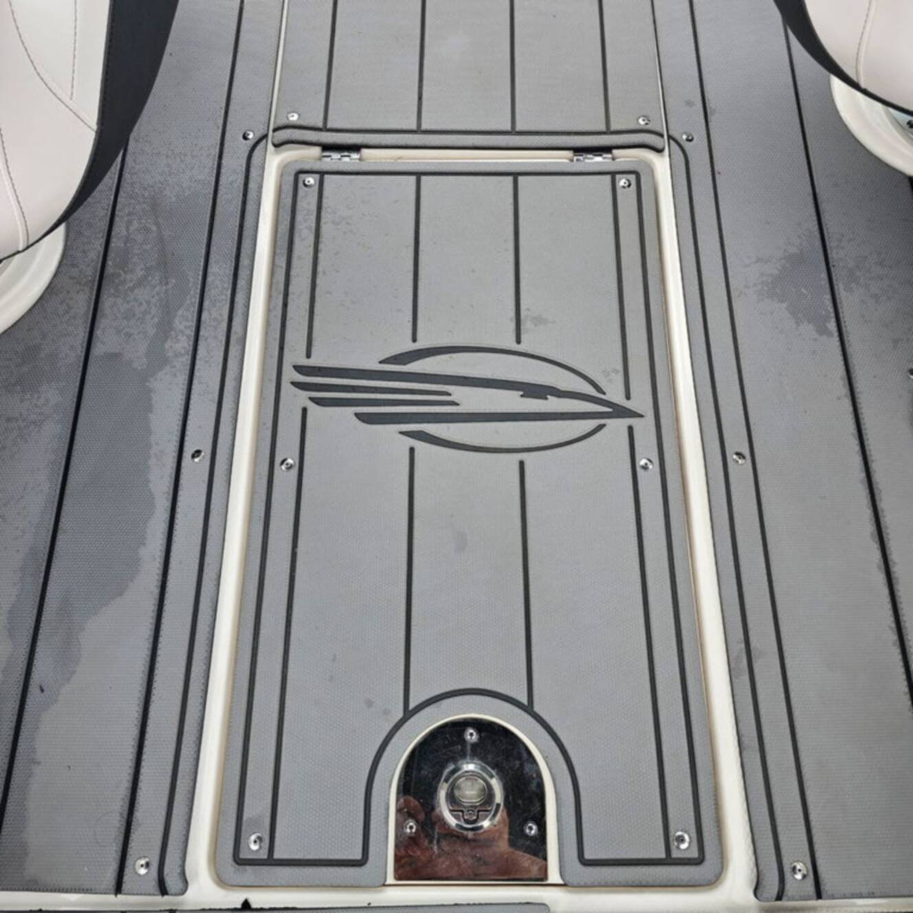 A photo of this 2021 Chaparral 307 SSX