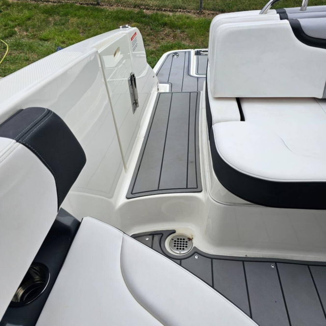 A photo of this 2021 Chaparral 307 SSX