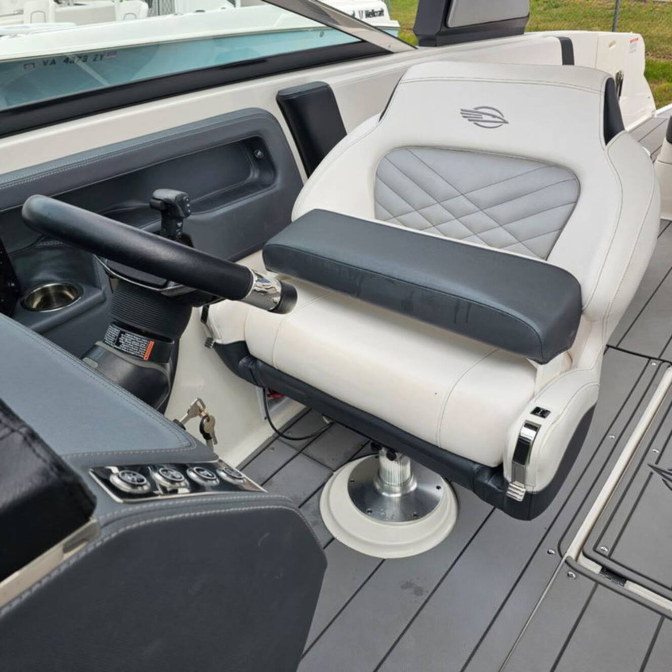 A photo of this 2021 Chaparral 307 SSX
