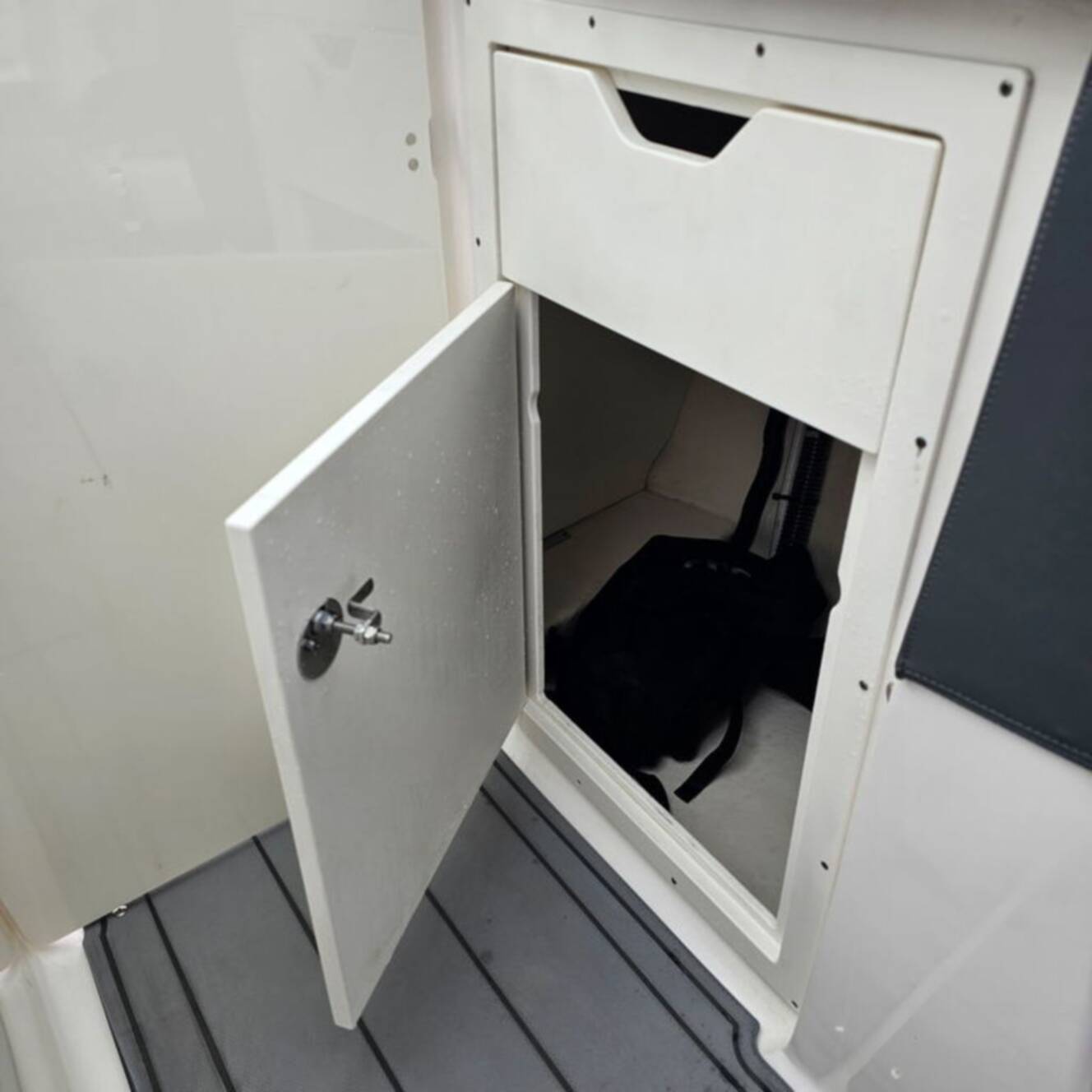 A photo of this 2021 Chaparral 307 SSX